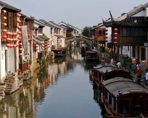 suzhou-canal-lanterns.jpg.638x0_q80_crop-smart(4)